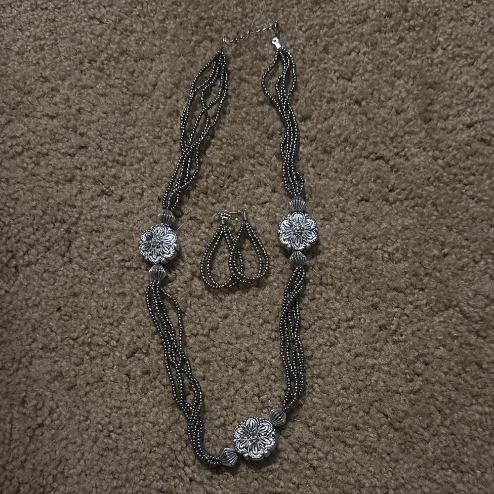 Elegant Silver Floral Necklace and Earring Set